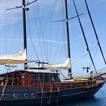 Arielle 1 - Lueks Tekne Hotel na wodzie